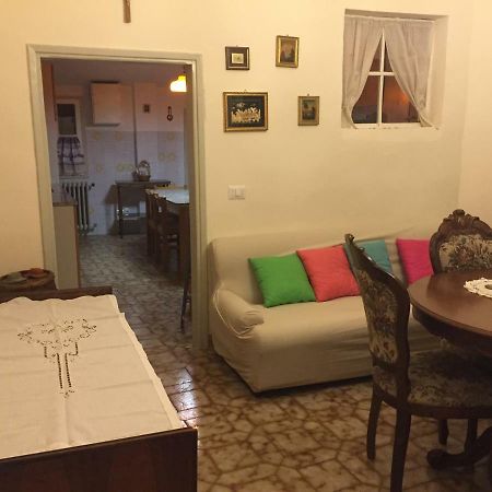 蒙特瓦尔基La Casa Di Luigi公寓 外观 照片