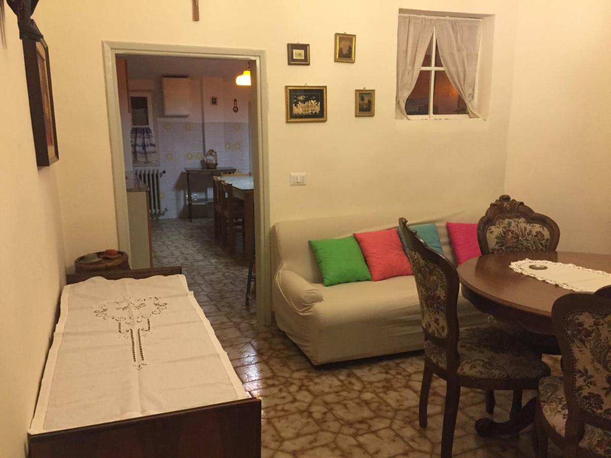 蒙特瓦尔基La Casa Di Luigi公寓 外观 照片