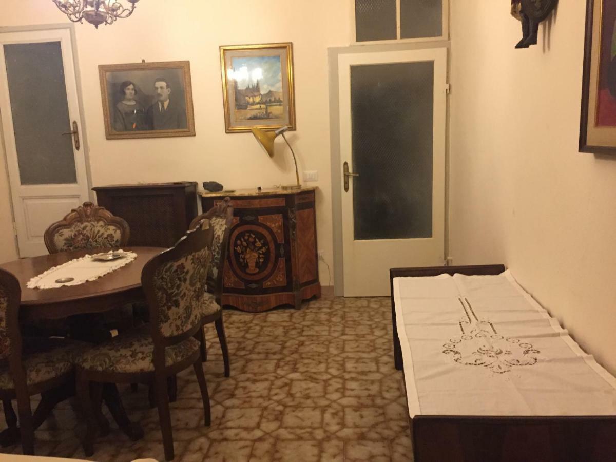 蒙特瓦尔基La Casa Di Luigi公寓 外观 照片